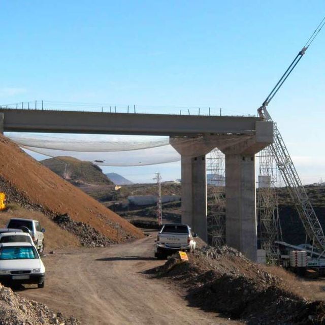 Grúas y Transportes Bony construcción de puente